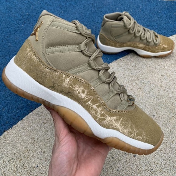 Nike Air Jordan Retro 11 Sneakers Shoes New - Picture 2 of 9